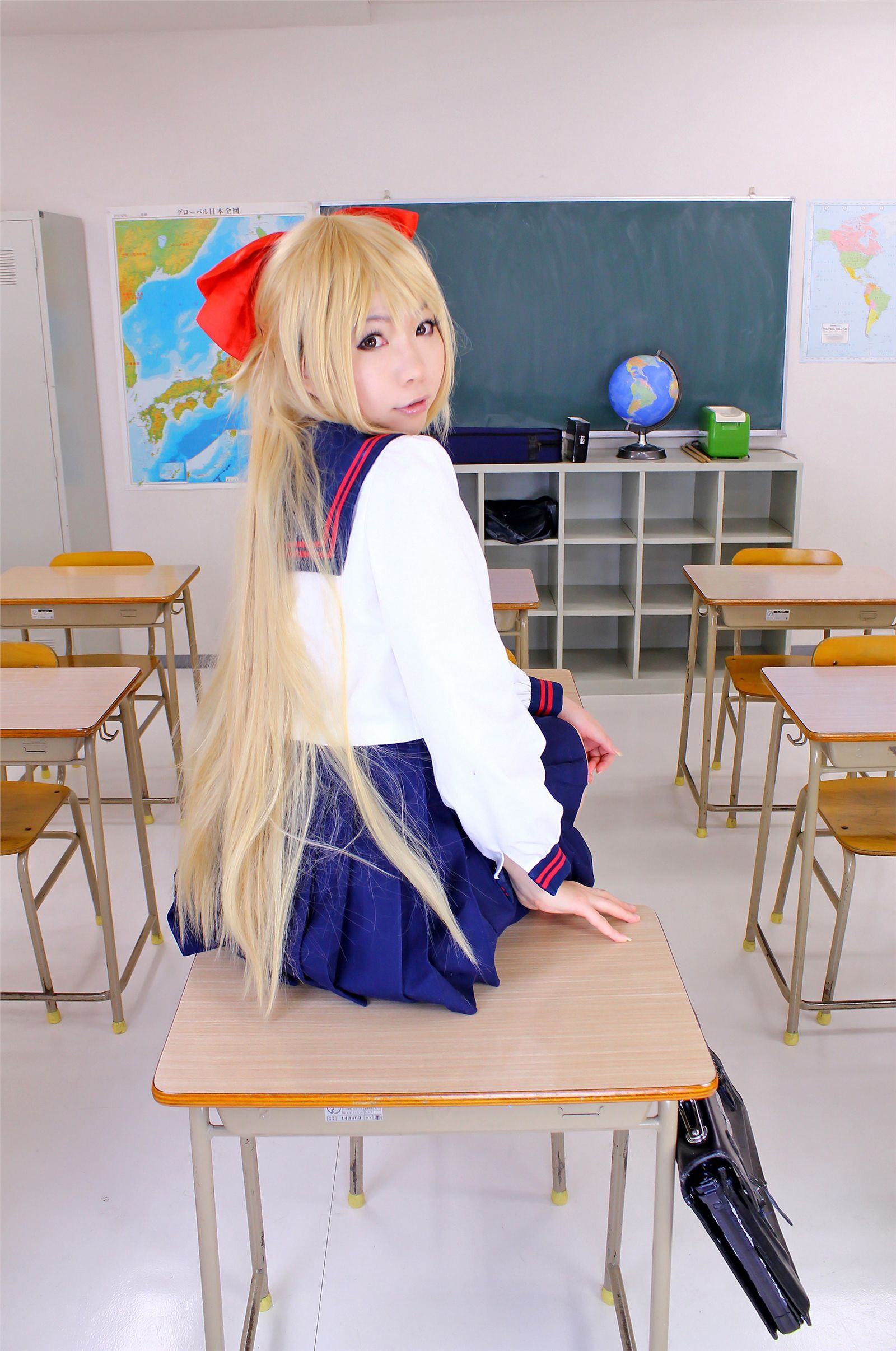 [Cosplay] 2013.04.05 Awesome Brunette and Blonde School Girl Cosplay